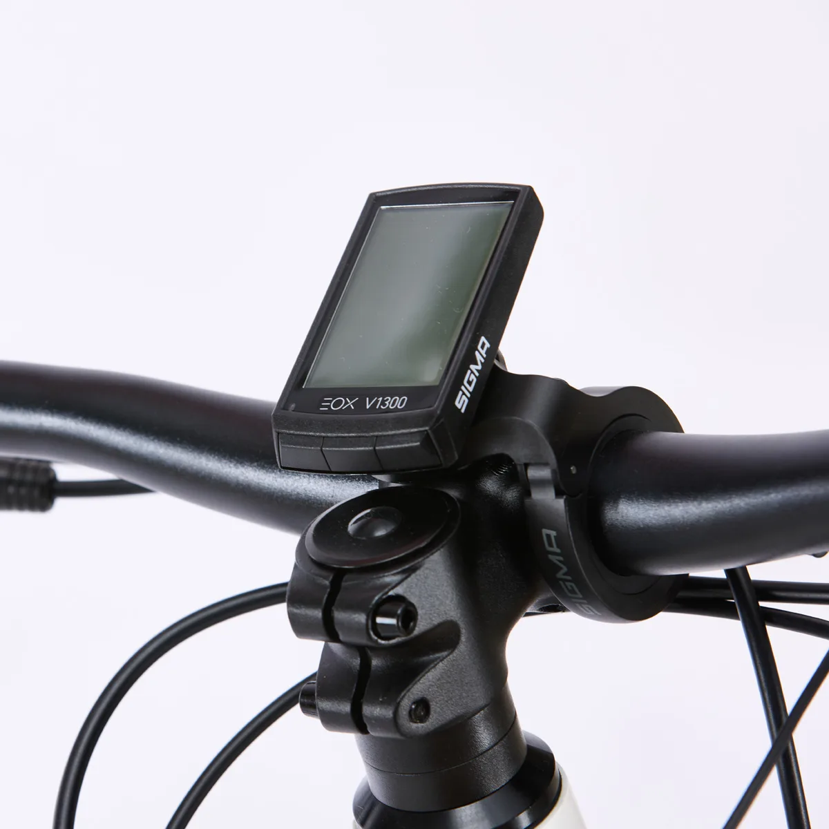 Computer da bicicletta montato su manubrio