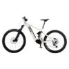 Bicicletta elettrica bianca su sfondo bianco