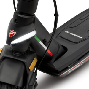 Monopattino Ducati con dettagli tricolore