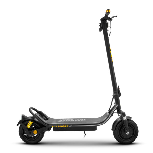 Monopattino elettrico nero su sfondo bianco.