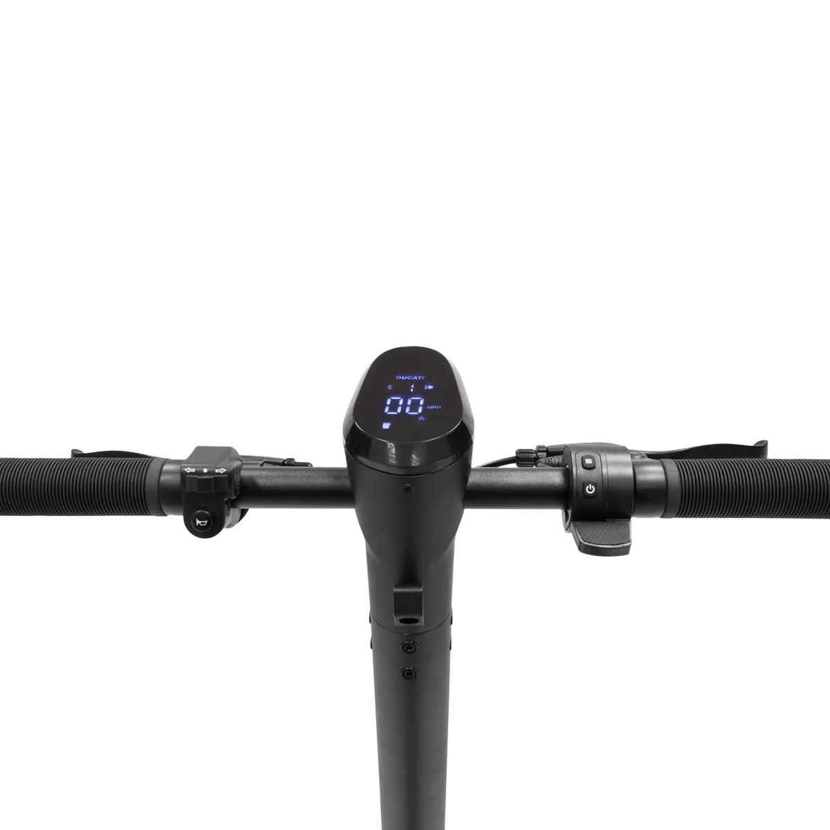 Manubrio scooter elettrico con display digitale acceso.