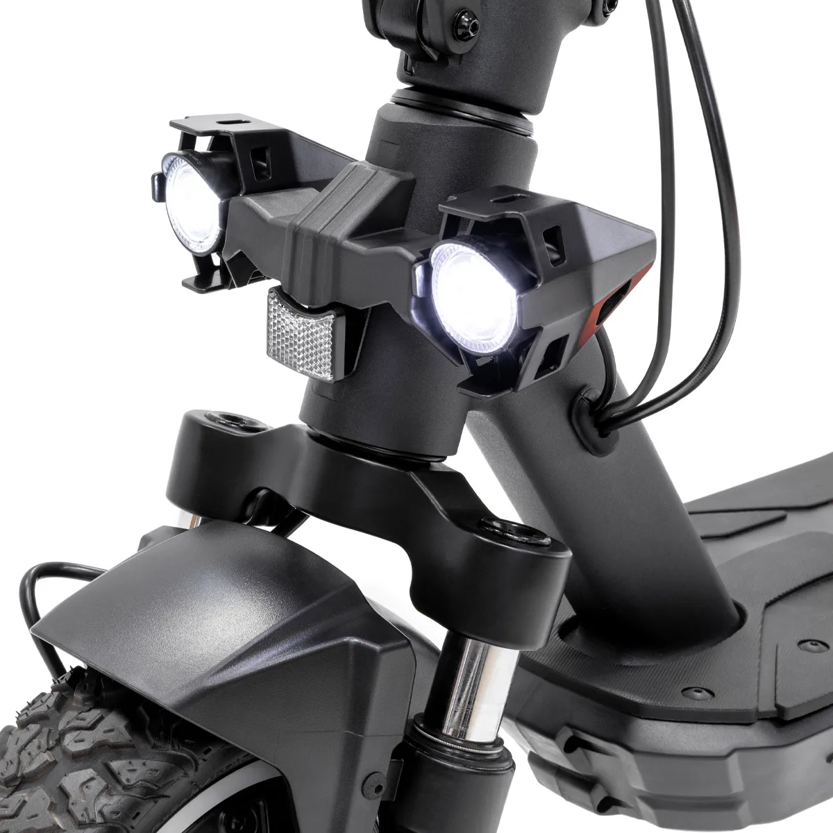 Monopattino elettrico con doppio faro LED acceso