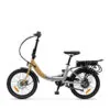 Bicicletta elettrica pieghevole moderna su sfondo bianco