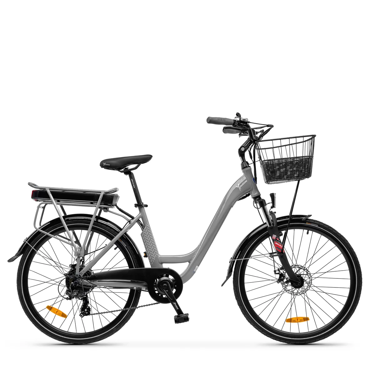 Bicicletta elettrica grigia con cestino anteriore.