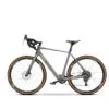 Bicicletta da corsa grigia con manubrio curvo.