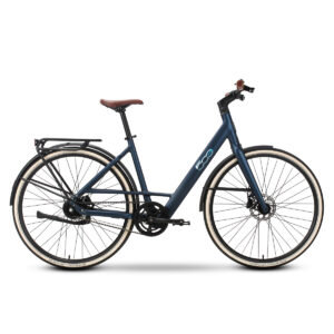 Bicicletta urbana elegante blu con portapacchi posteriore.