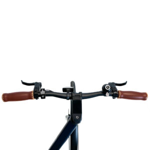 Manubrio di una bicicletta con manopole marroni
