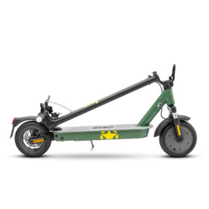 Monopattino elettrico verde piegato, design moderno.