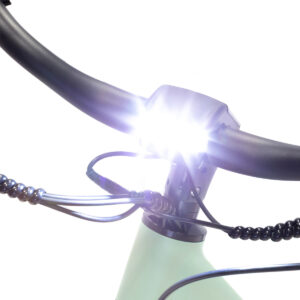 Fanale anteriore bicicletta acceso di notte