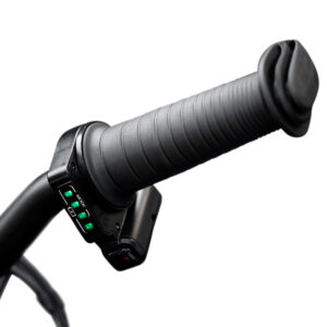 Manubrio di bicicletta elettrica con pulsanti verdi