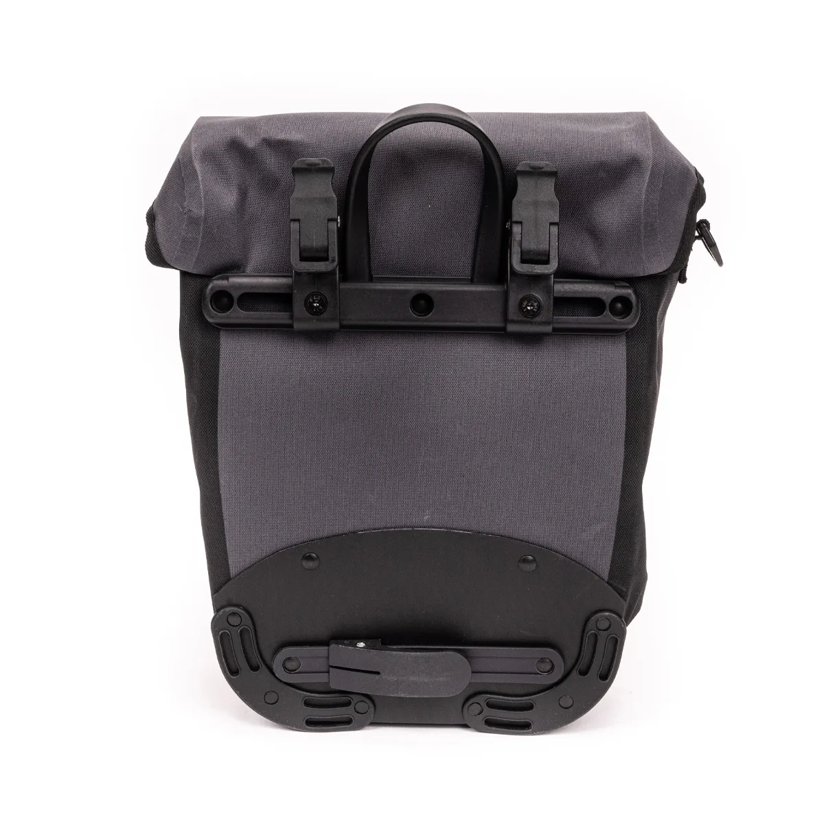 Borsa impermeabile grigia con chiusura a fibbia.