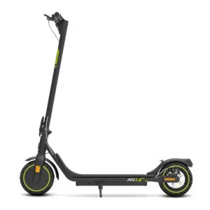 Monopattino elettrico nero con ruote verdi