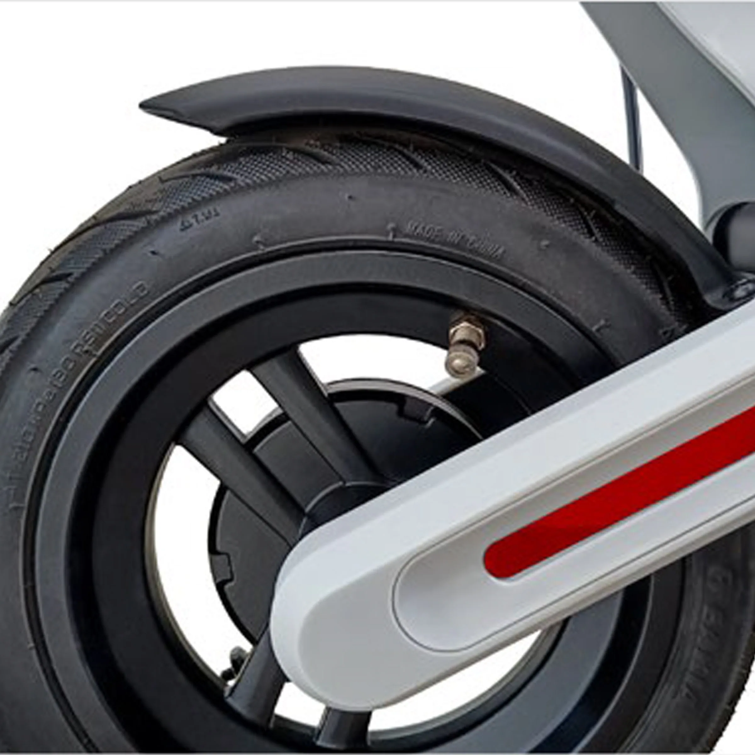 Ruota di scooter elettrico con parafango nero