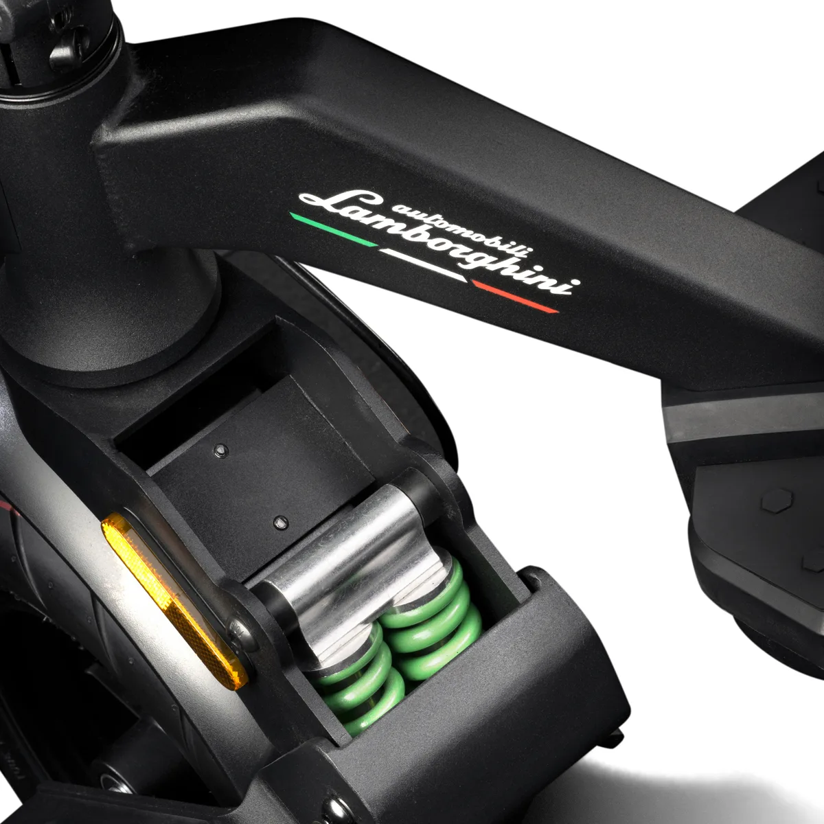 Dettaglio sospensione scooter Lamborghini con molla verde