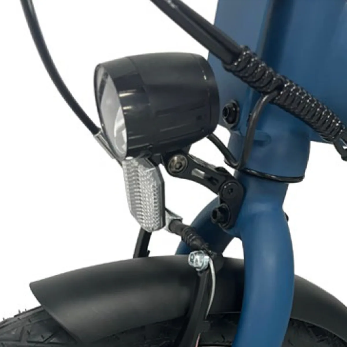 Faro anteriore di bicicletta su telaio blu