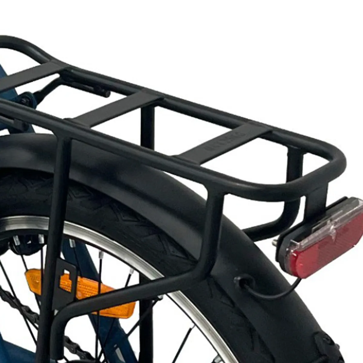 Portapacchi posteriore nero su bicicletta con fanale