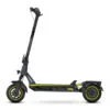 Monopattino elettrico grigio con dettagli giallo fluo