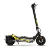 Monopattino elettrico grigio con dettagli giallo fluo